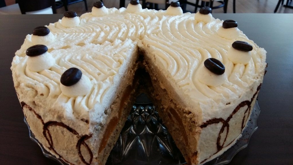 Rezept: Latte Macchiato-Torte mit Aprikosen – cafe cross
